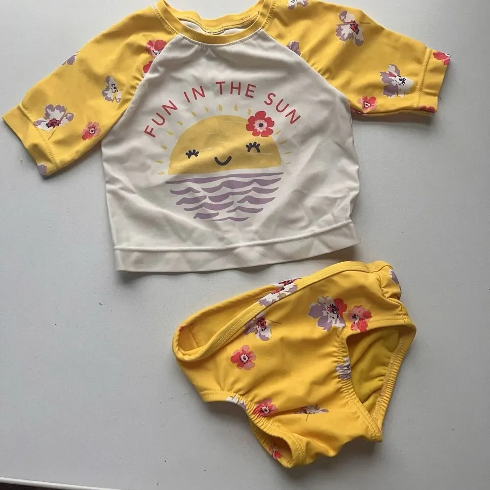 Baby Girl Size 3/6 months Old Navy  2 Piece Swim Suit 2 Piece Swimsuit Rashguard